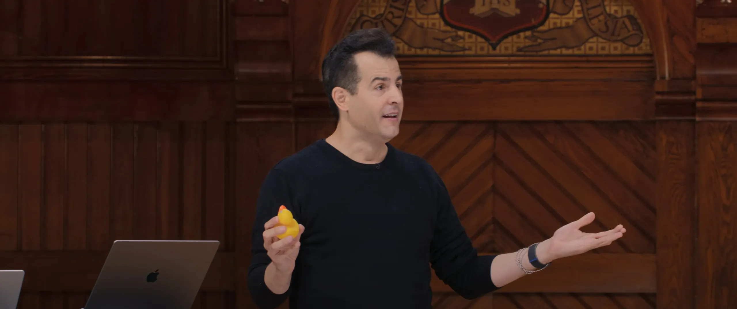 David在讲解橡胶鸭调试法（Rubber Duck Debugging）